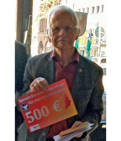 Spendenscheck f�r Cuba